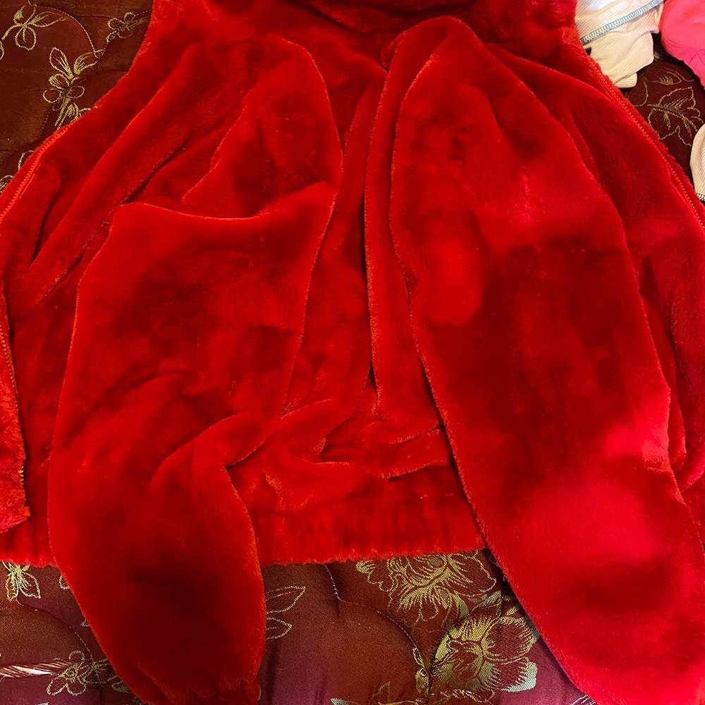 Red jacket - Picture 2 of 3